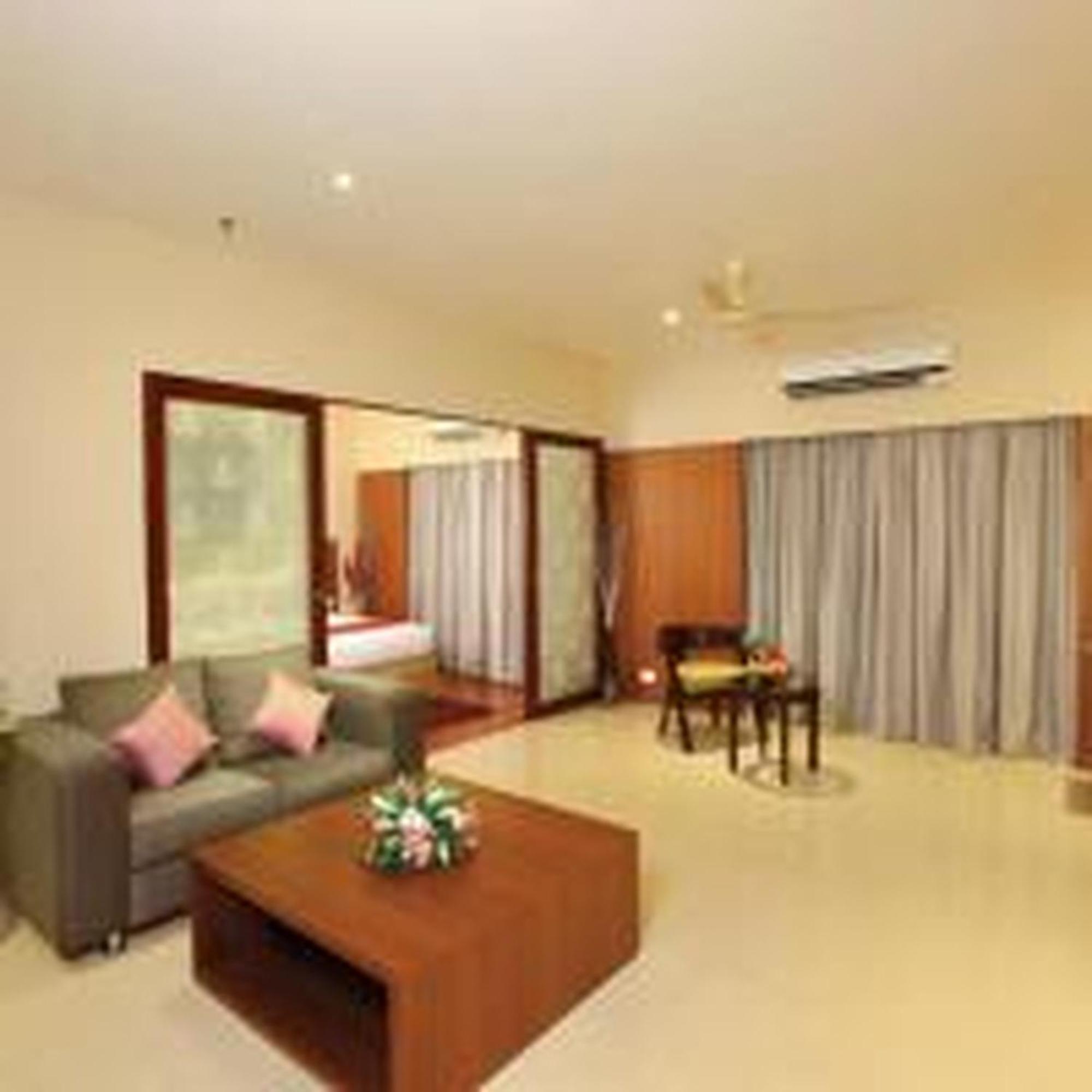 Jk Residency Cheruvathur Екстериор снимка